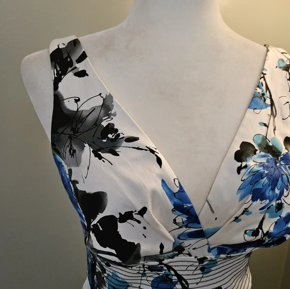 Bisou Bisou White and Blue Floral Midi Dress Women's Size 6 With Pockets - Picture 2 of 16